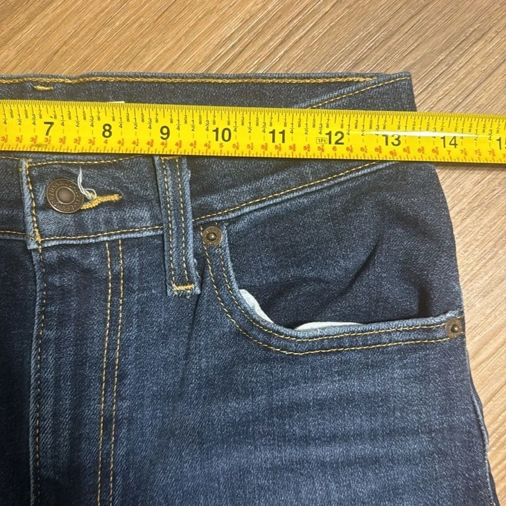 Levi's high waisted mom jean dark wash denim jeans size 27‎